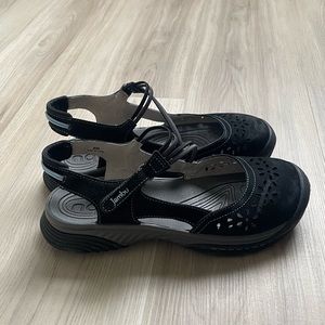 Water shoes NEVER WORN